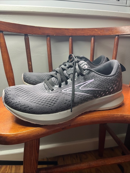 Brooks Shoes - Brooks Levitate 5 Women’s Gray Running Shoes Size 11 EUC